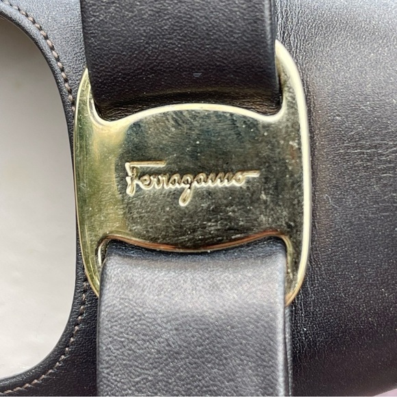 Salvatore Ferragamo Boutique Italian Vara Bow Pumps In Bronze Like New - Picture 13 of 14